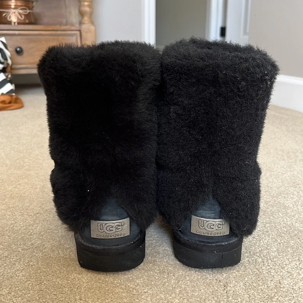 UGG black shearling